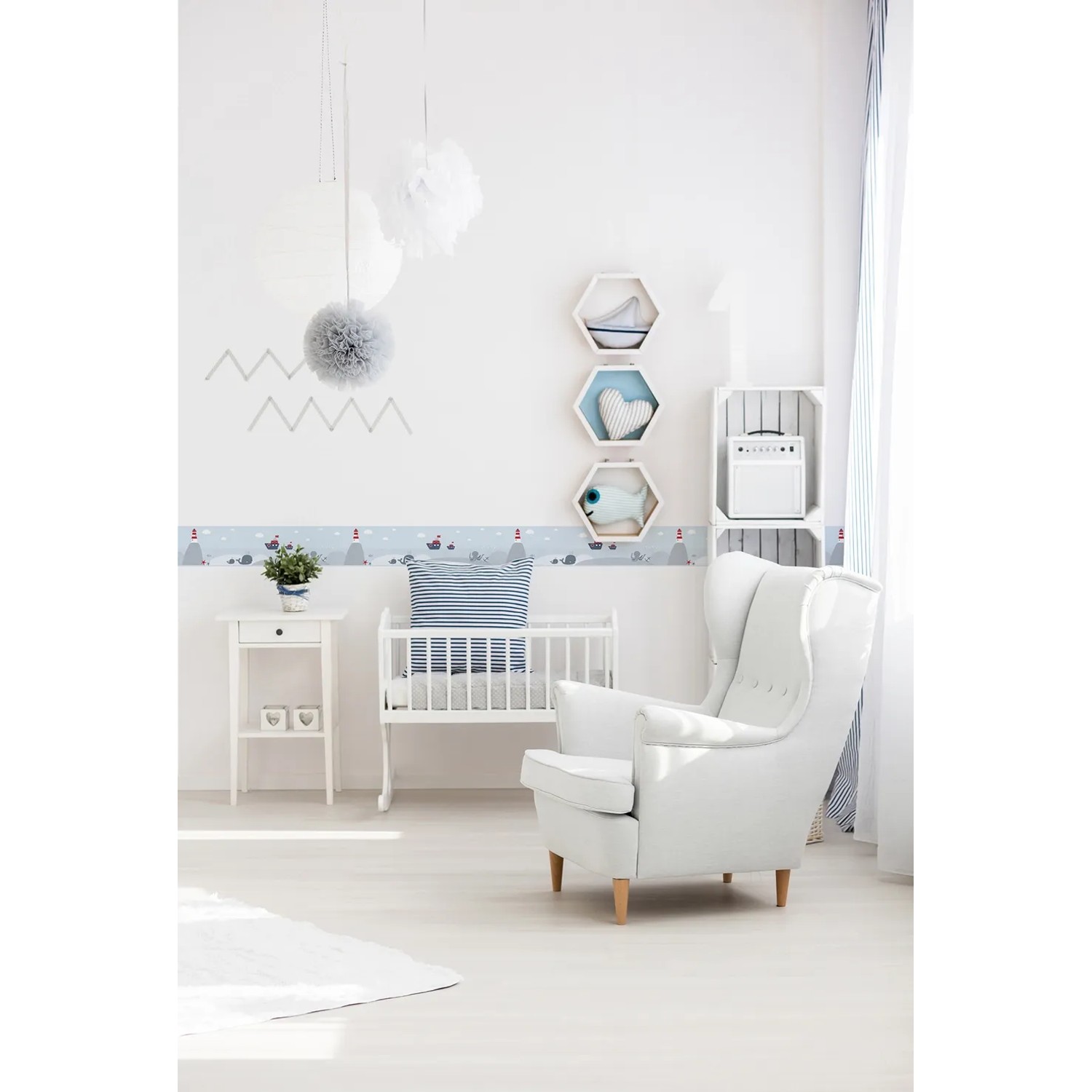 Kinderzimmer mit A.S. Création Borte Meer selbstklebend in Blau-Grau, maritime Motive.