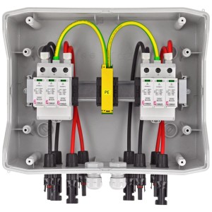 Offener PV-Generatoranschlusskasten 1.100V mit 2 Strings, MC4-Steckverbindern und Überspannungsschutz.