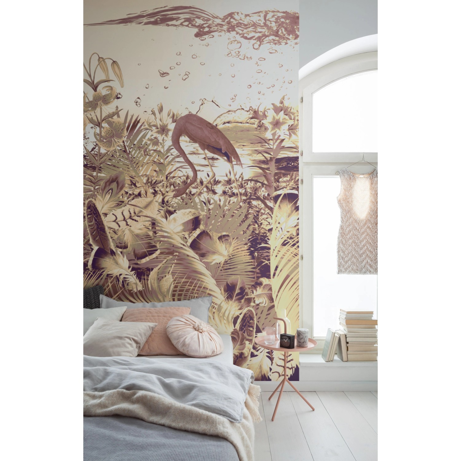 Komar Vlies Fototapete Fantasia Dark, 200x250 cm, mit Flamingo-Motiv im Schlafzimmer.