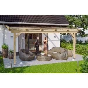 Skan Holz Terrassenüberdachung Ancona 541x250cm mit Polycarbonatplatten und Gartenmöbeln.