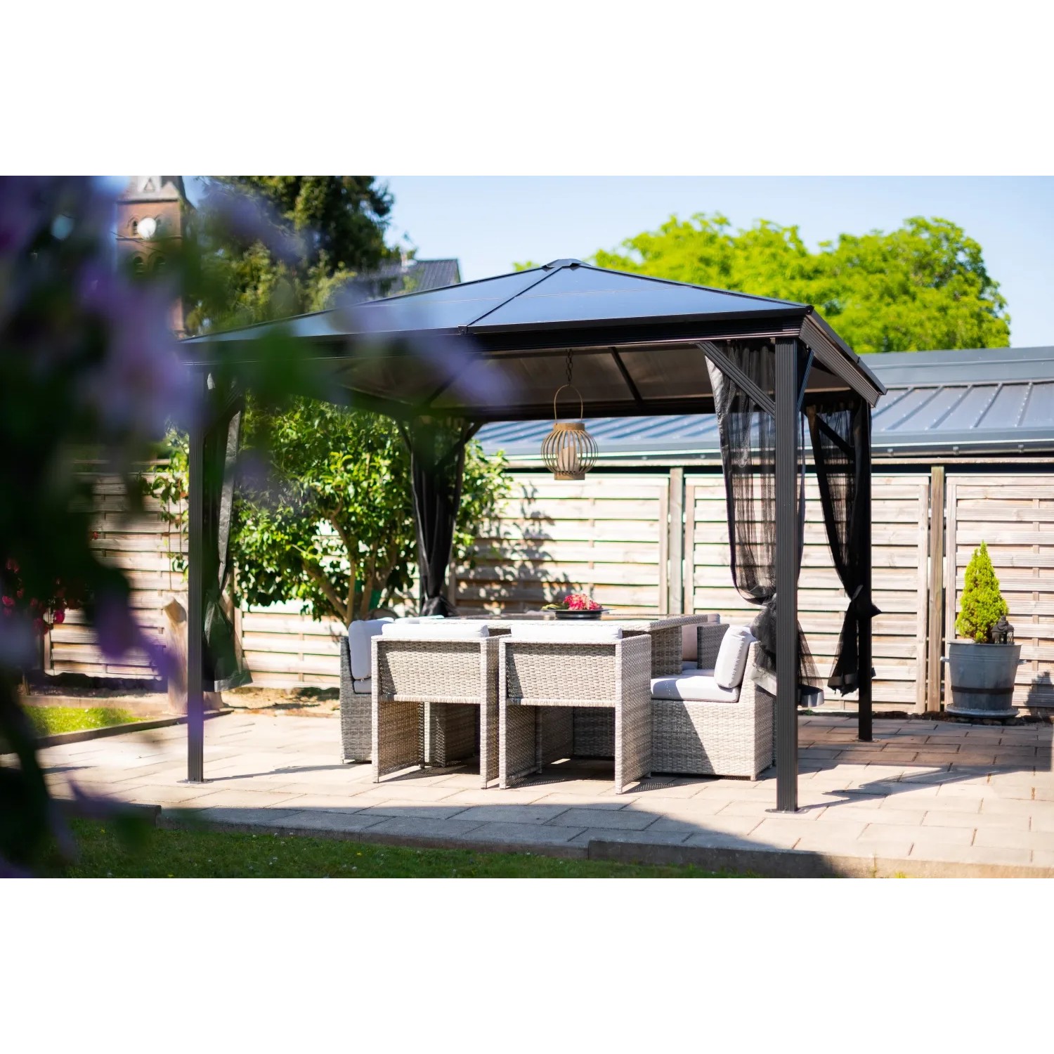 Sojag Pavillon Verona, 298x298 cm, Anthrazit. Aluminium Pavillon mit Moskitonetz und Vorhängen.
