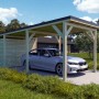 Holzbrüder Carport Ralf mit Geräteraum, Naturholz, Blechdach schwarz, Auto steht im Carport.