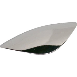 Glänzender, verchromter Möbelgriff 1535 aus Metall.