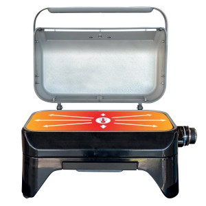 Campingaz Gasgrill Attitude 2go mit geöffnetem Deckel. Kompakter Tischgrill für Camping und Balkon.