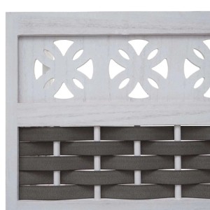 Detailansicht: Weißes MCW Regal K86 mit grauem Polyrattan-Geflecht.