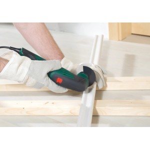 LUX Segmentsägeblatt 88 mm im Einsatz an Multitool zum Sägen von Holz.