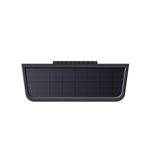 Eufy Solar-Wandleuchte S120 mit Kamera, Frontansicht. Schwarzes Gehäuse mit Solarpanel.
