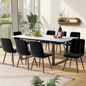 Moderner weißer Teleskoptisch mit Marmoroptik, schwarzem Metallgestell und 8 schwarzen Stühlen im Esszimmer.