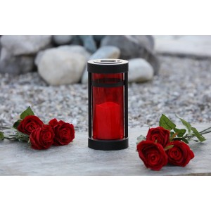 Rote Flower Power LED Solar Grablampe Arimo für den Außenbereich, mit Rosen auf einem Grabstein.