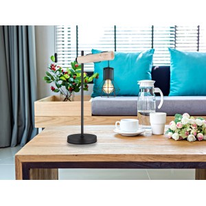 Schwarze Globo Design-Tischlampe mit Holzdetails und Metallgeflecht-Schirm. Modern und dekorativ.