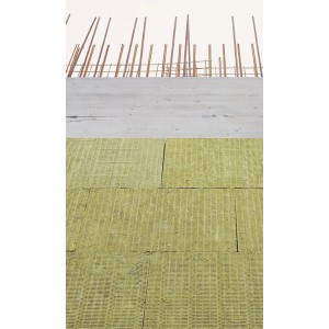 Rockwool Splitrock Haustrennwanddämmung (20mm) aus Mineralwolle, verlegt auf einer Baustelle.