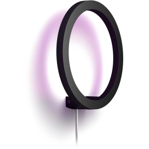 Schwarze Philips Hue Sana Wandleuchte mit farbigem Lichteffekt an der Wand.