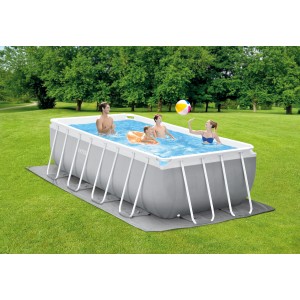 Intex Frame Pool Set Prism Quadra 400x200x122 cm mit Familie im Garten.