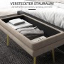 Beige HOMCOM Polsterbank mit Stauraum, geöffnet und gefüllt mit Decken. Samtoptik, goldene Beine. Ideal als Hocker.