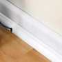Weißer D-Line Kabelkanal (22x22mm, 2m) verdeckt Kabel dezent an der Wand. Viertelkreis-Form.