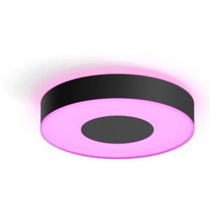 Schwarze Philips Hue Infuse M Deckenleuchte mit farbiger Ambiente-Beleuchtung.