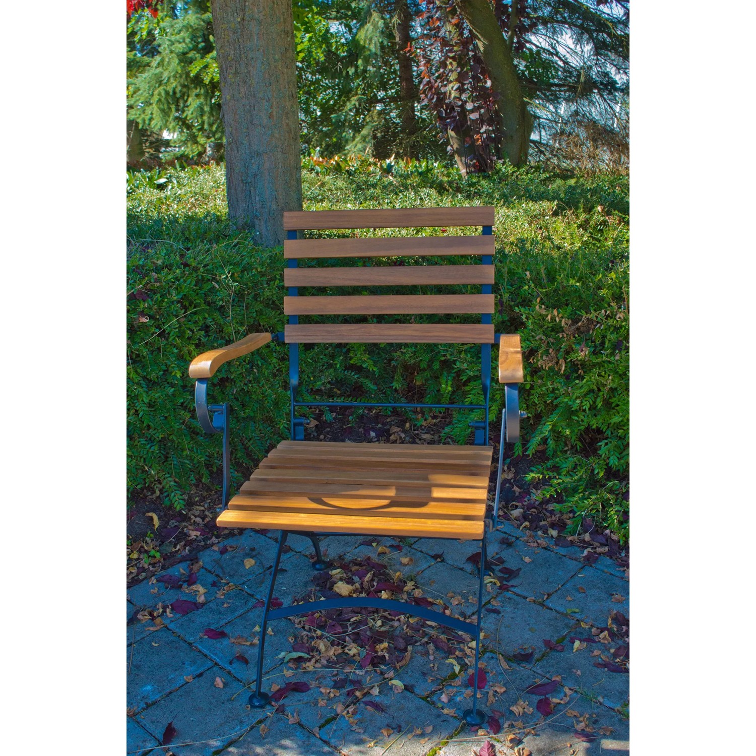 Acamp Klappsessel Lindau Set, 2 Teakholz Gartenstühle mit schwarzem Gestell.