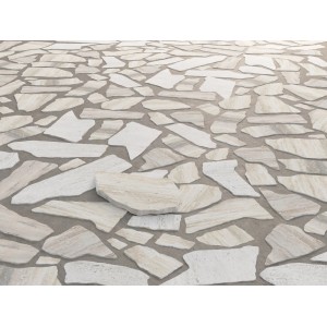 Verlegte Quarzit-Polygonalplatten Rio Yellow (Stärke 13-25 mm) für Terrasse und Gehweg.