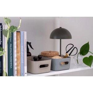 SmartStore Comfort Aufbewahrungskörbe in Moss und Grau auf einem Regal.