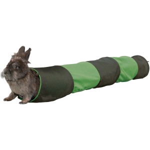 Trixie Spieltunnel für Kaninchen, anthrazit und grün, mit Kaninchen im Tunnel.