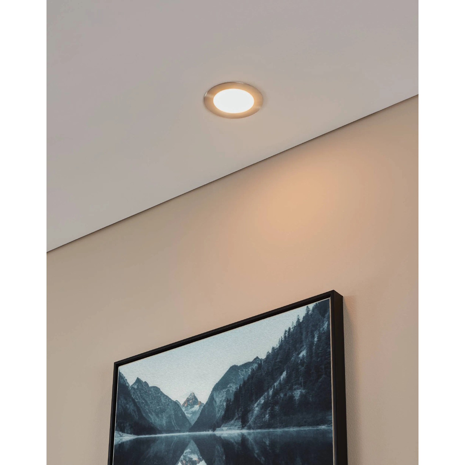 Nickelfarbener Eglo LED-Einbauspot Fueva 5, 11,7 cm Durchmesser, warmweißes Licht.
