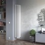 Weißer Ximax Raumheizkörper Triton E (1800x340 mm, 850 Watt) im modernen Wohnraum.