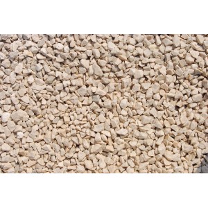 Beiger Marmorsplitt Chateau-Beige, 8-12 mm, als Zierkies für Garten- und Landschaftsbau.