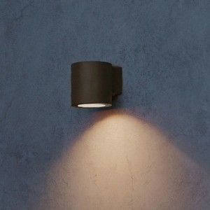 Braune Philips Fylx Außenwandleuchte aus Aluminium, modernes Design für Garten und Fassade.