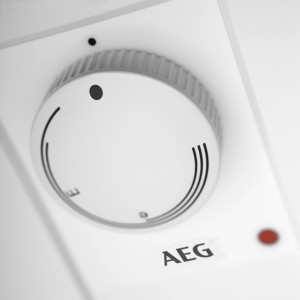 Detailaufnahme: Temperaturregler des AEG Kleinspeichers Huz 5 Basis, Warmwasserspeicher.