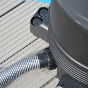 Detailaufnahme: Heissner Akku-Schlammsauger mit Schlauch für Teichpflege.