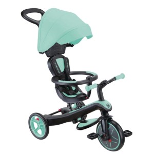Mintgrünes Globber Explorer Trike 4in1 Kinderfahrzeug als Dreirad mit Schiebestange und Verdeck. Höhenverstellbarer Sitz.