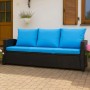 Blaues Gartenkissen-Set für Polyrattan-Sofa (2-Sitzer, 110x60x50 cm) auf Terrasse.