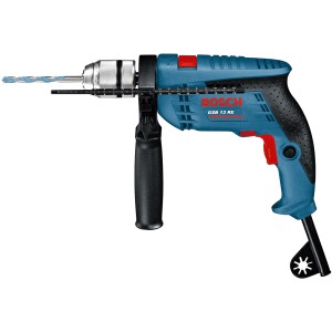 Bosch Professional GSB 13 RE Schlagbohrmaschine im Karton, blau, mit Schnellspannbohrfutter und Tiefenanschlag.