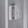 Detailaufnahme Metall-Gerätehaus: Silbernes Metall, Eckverbinder und Schrauben.