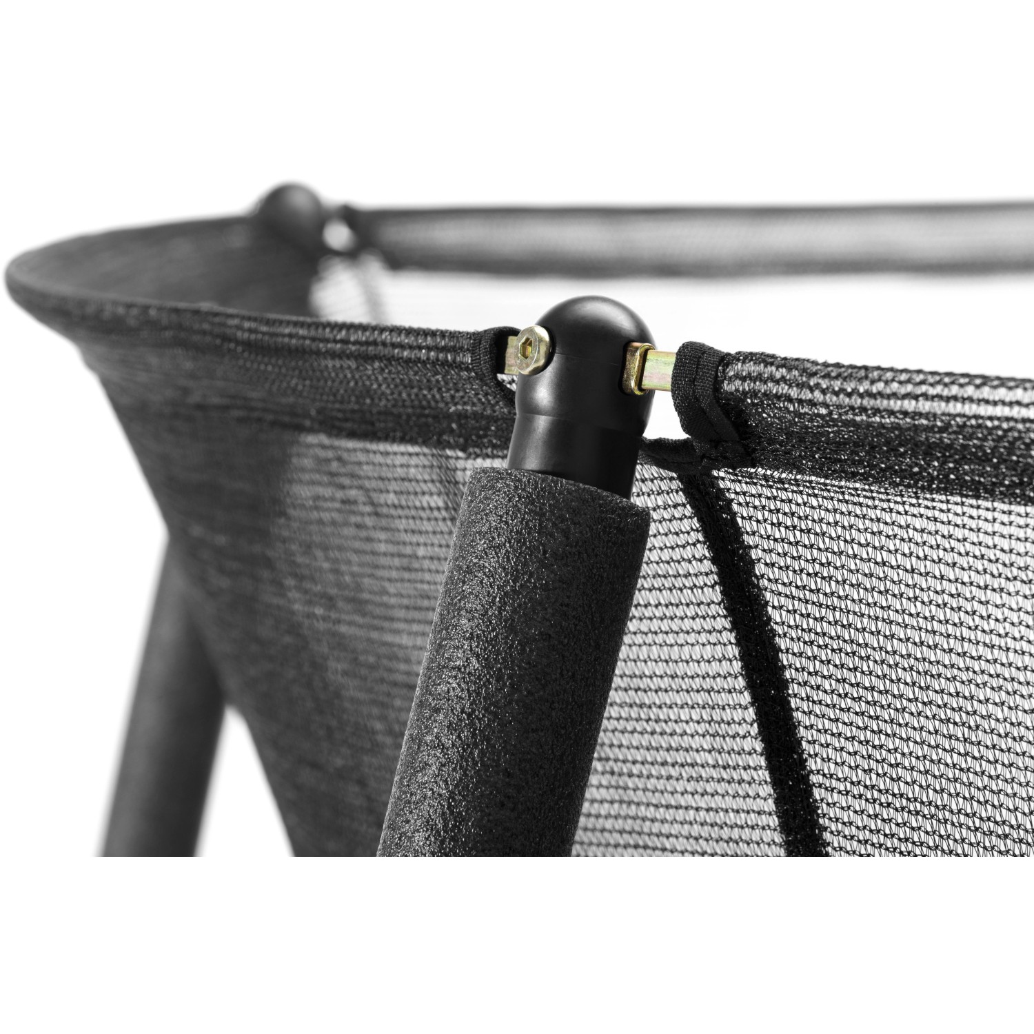 Detailaufnahme Sicherheitsnetz und Rahmen des schwarzen Salta Trampolin Comfort Edition 366 cm.