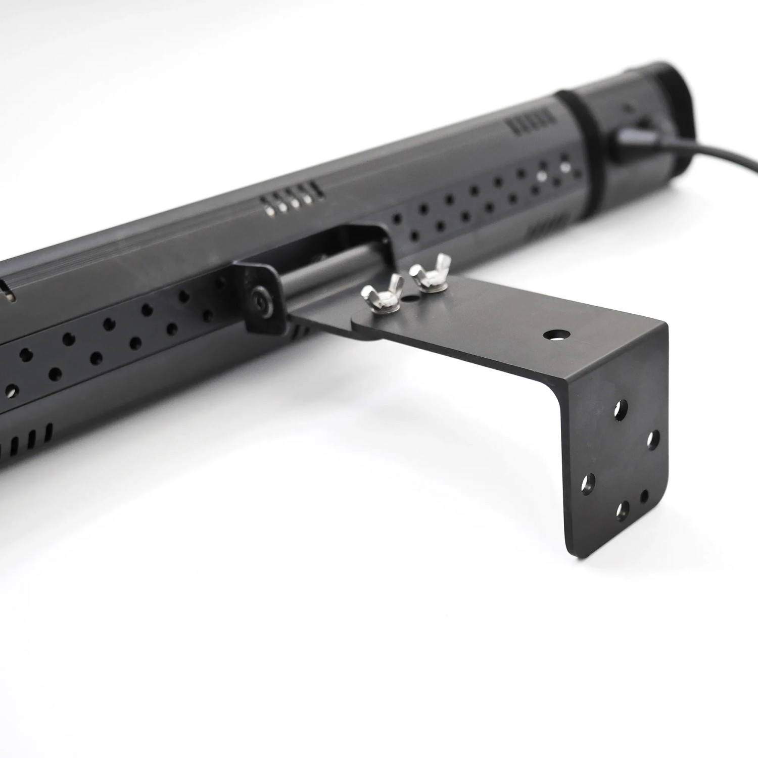 VASNER SlimLine X20 Infrarot-Heizstrahler (schwarz) mit Wandhalterung.