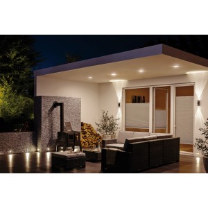 Paulmann LED-Einbaustrahler Special Line IP65 im Außenbereich mit Gartenmöbeln und Dekoration.