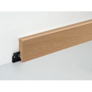Sockelleiste Ahorn Dekor, MDF foliert, mit Clip-System montiert.