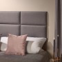 Wandkissen Rechteck, 60x30 cm, Dunkelgrau Struktur als Kopfteil am Bett.