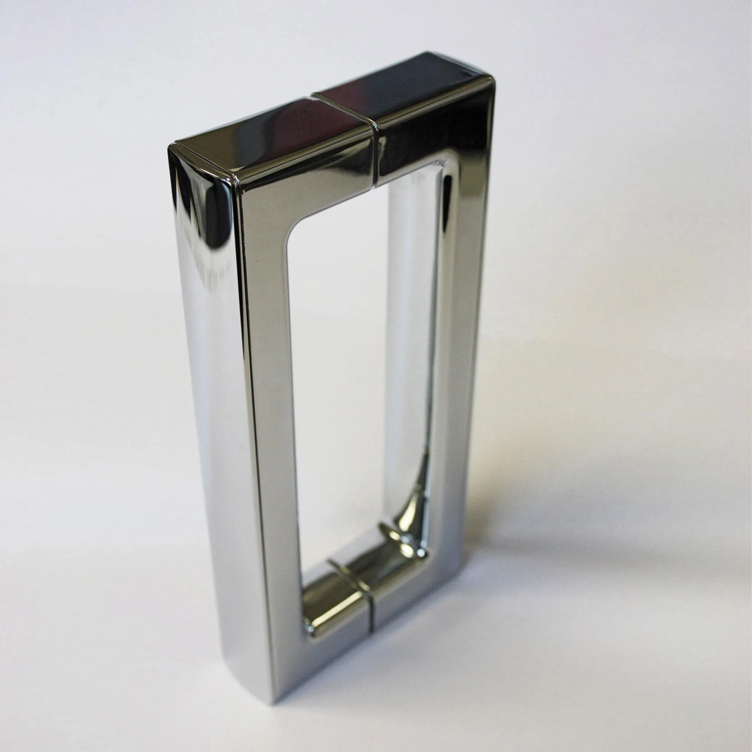 Detailaufnahme: Breuer Schiebetürgriff Panorama, Chrom, für Duschtüren.