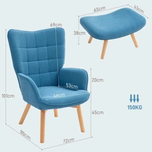 Blauer Ohrensessel mit Hocker aus Kordstoff und Holzbeinen. Komfortabler Loungesessel für Wohnzimmer. Maße sichtbar.