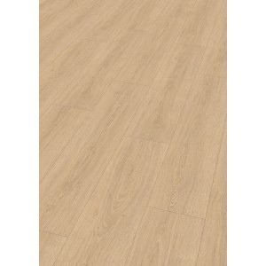Nahaufnahme: Egger NatureSense Aqua Laminat, 8 mm, wasserfest, braune Eichenholzoptik.