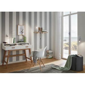 Weiße Briloner LED-Klemmleuchte an einem Schreibtisch im modernen Arbeitszimmer.