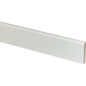 Sockelleiste S0602, Buche weiß lackiert, 40x11,4x2400 mm. Ideal als Wandabschluss für den Innenausbau.
