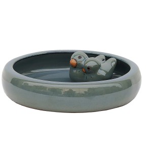 Graue Keramik Vogeltränke mit zwei Vogel-Figuren, glasiert, Durchmesser 24 cm.