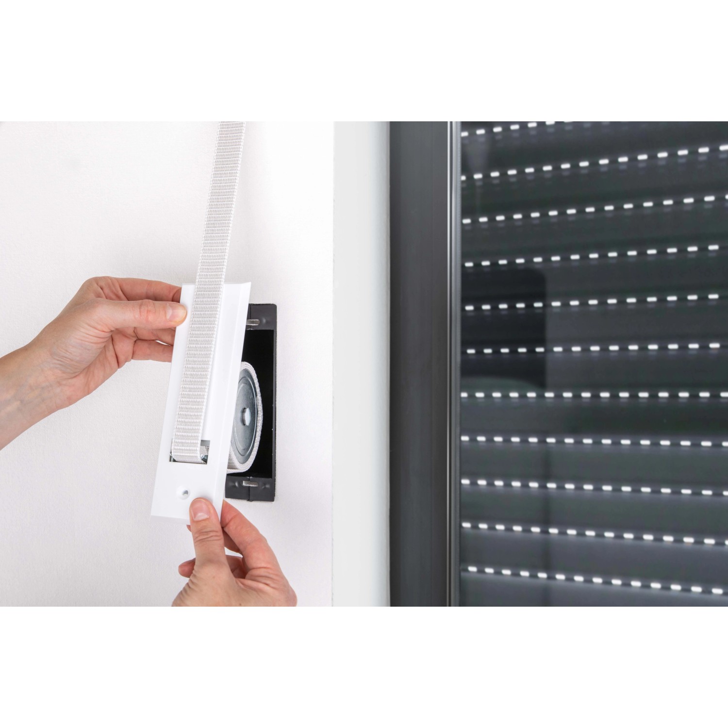 Montage eines Schellenberg Einlasswicklers Maxi für Rollladen, verzinkt.