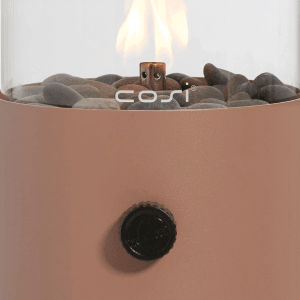 Cosi Tisch-Gaslaterne Cosiscoop Soft Terra mit Flamme, Kieselsteinen und Glaszylinder. Ideal für Terrasse.
