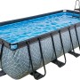 Rechteckiger EXIT Stone Pool, 540x250x122cm, grau mit Steinmuster, inklusive Sandfilterpumpe und Leiter.