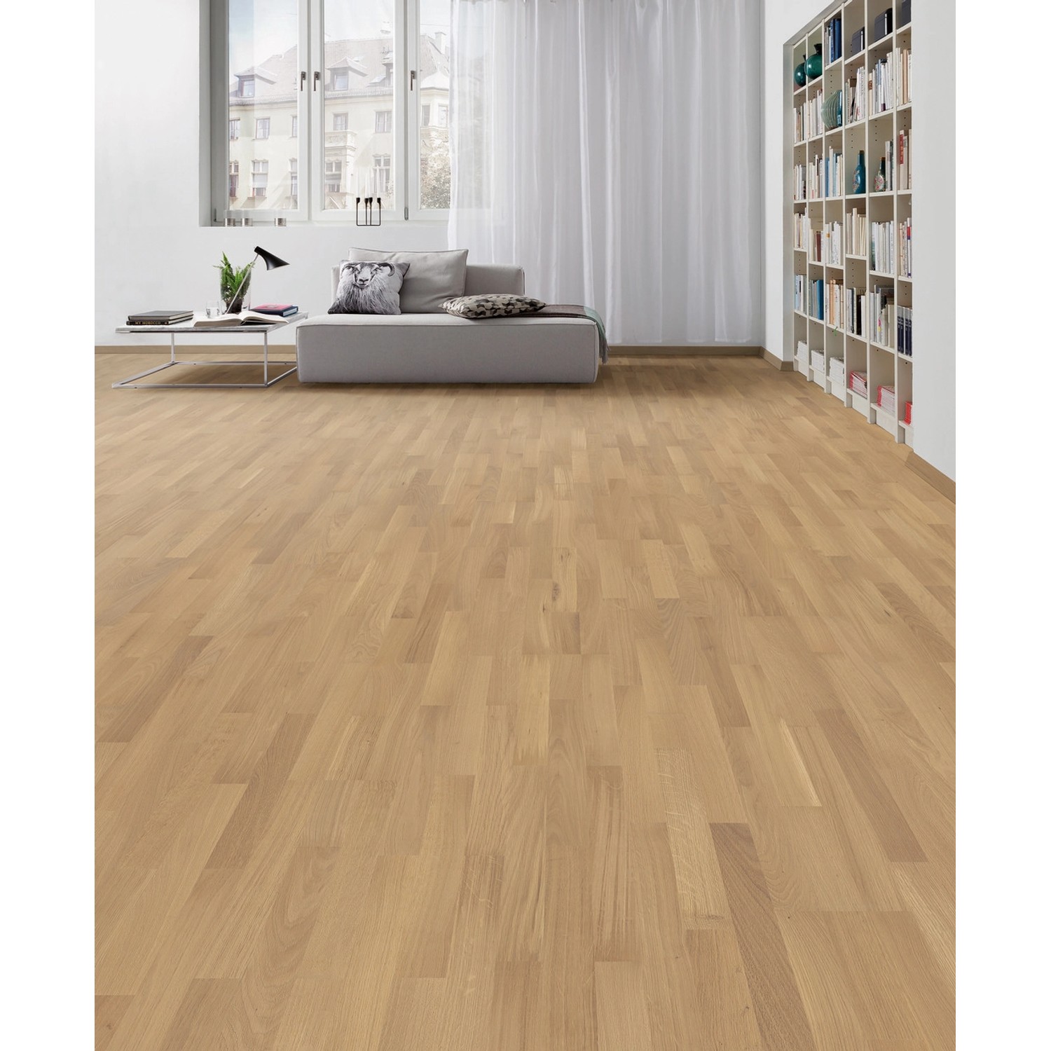 Verlegter Living by Haro Schiffsboden Parkett Eiche Pure, naturgeölt und strukturiert im Wohnraum.