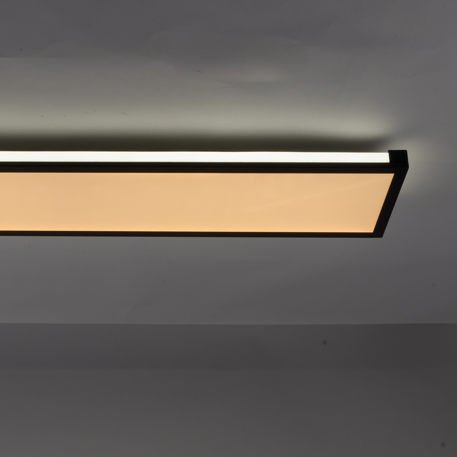 Just Light LED-Deckenleuchte Mario, 100x25cm, schwarz. Flaches Design für angenehmes Licht.